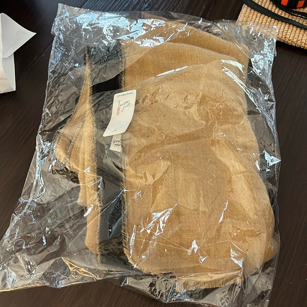 NWT  april Marin shawl